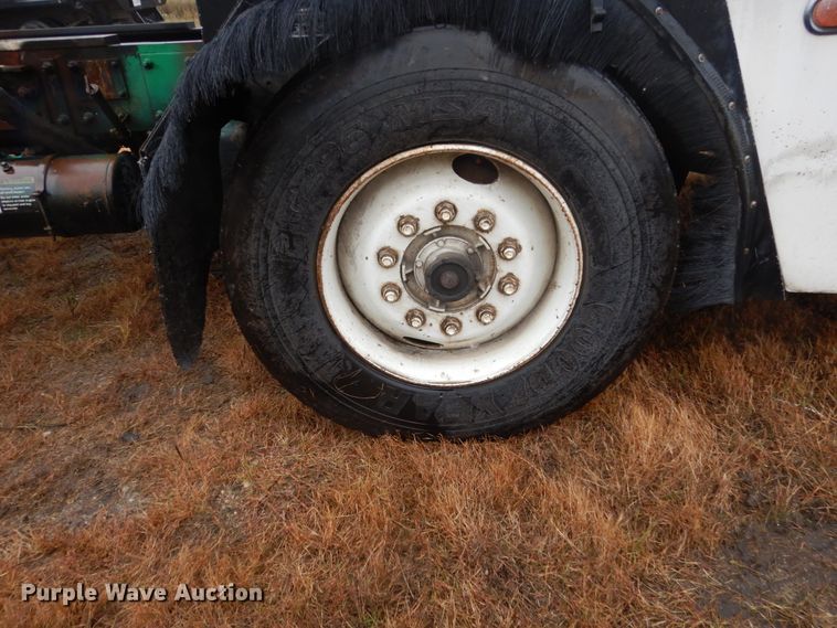 image for item FU9737 1998 Crane Carrier truck cab and chassis