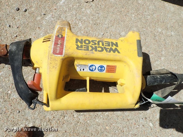 image for item GA9810 Wacker M2500 concrete vibrator