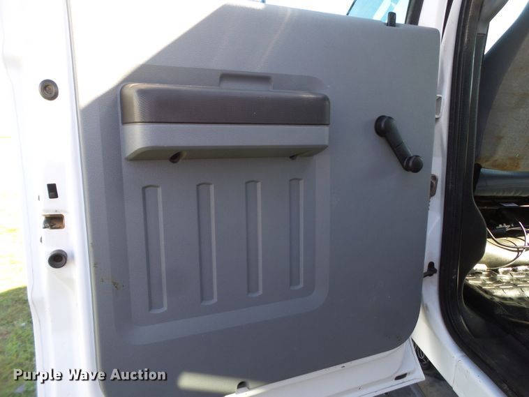 image for item GC9064 2017 Ford F650 Super Duty winch truck