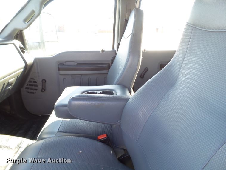 image for item GC9064 2017 Ford F650 Super Duty winch truck