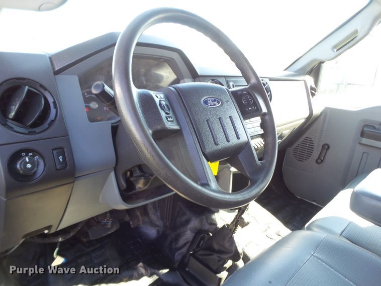 image for item GC9064 2017 Ford F650 Super Duty winch truck