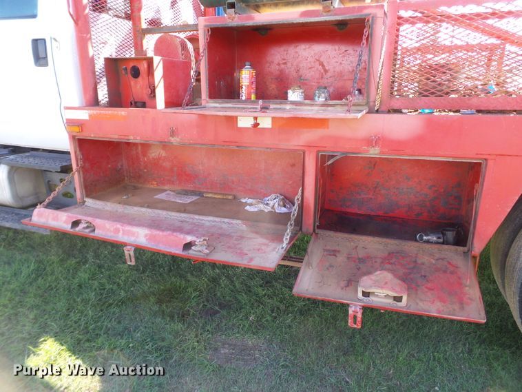 image for item GC9064 2017 Ford F650 Super Duty winch truck