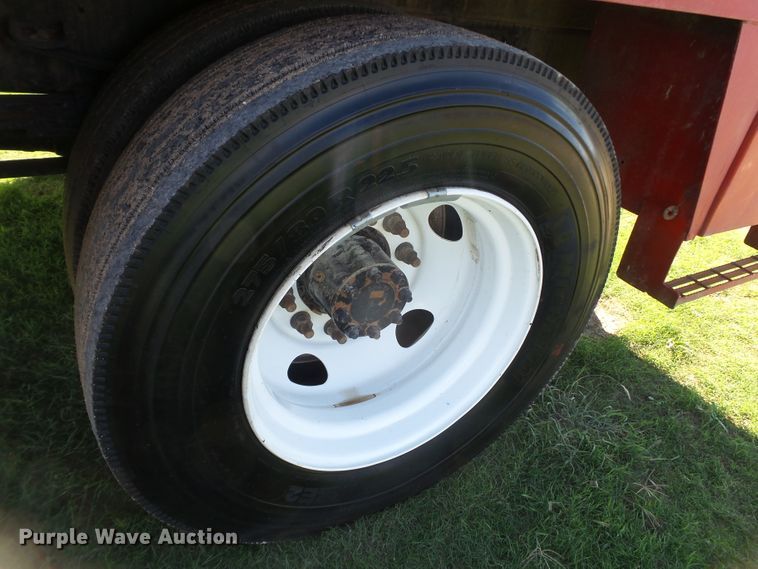 image for item GC9064 2017 Ford F650 Super Duty winch truck