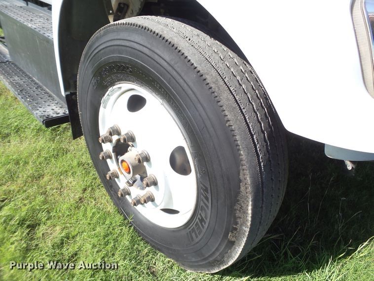 image for item GC9064 2017 Ford F650 Super Duty winch truck