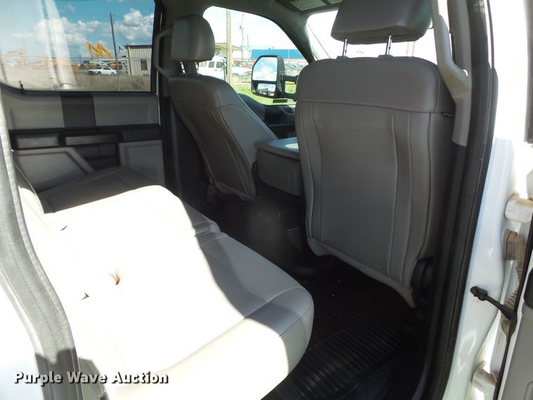 image for item GC9065 2018 Ford F550 Super Duty Crew Cab winch truck