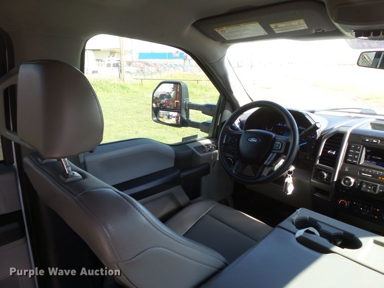 image for item GC9065 2018 Ford F550 Super Duty Crew Cab winch truck