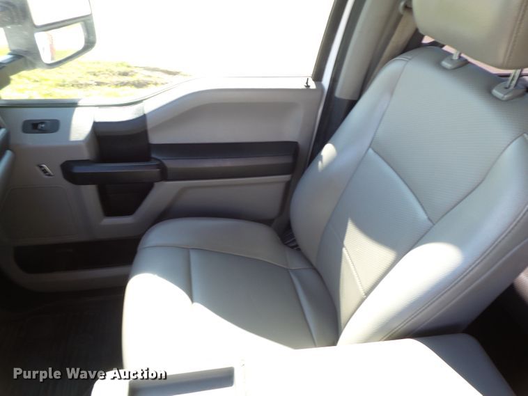 image for item GC9065 2018 Ford F550 Super Duty Crew Cab winch truck