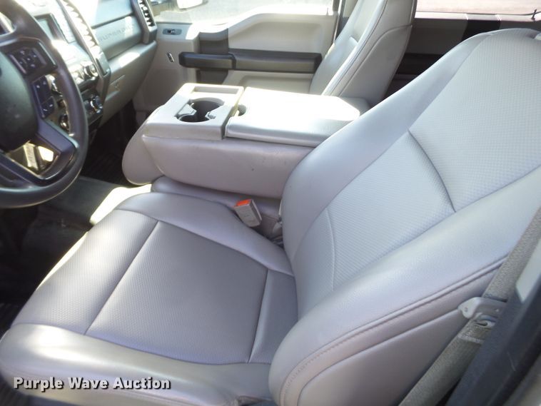 image for item GC9065 2018 Ford F550 Super Duty Crew Cab winch truck