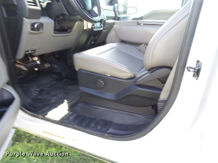 image for item GC9065 2018 Ford F550 Super Duty Crew Cab winch truck