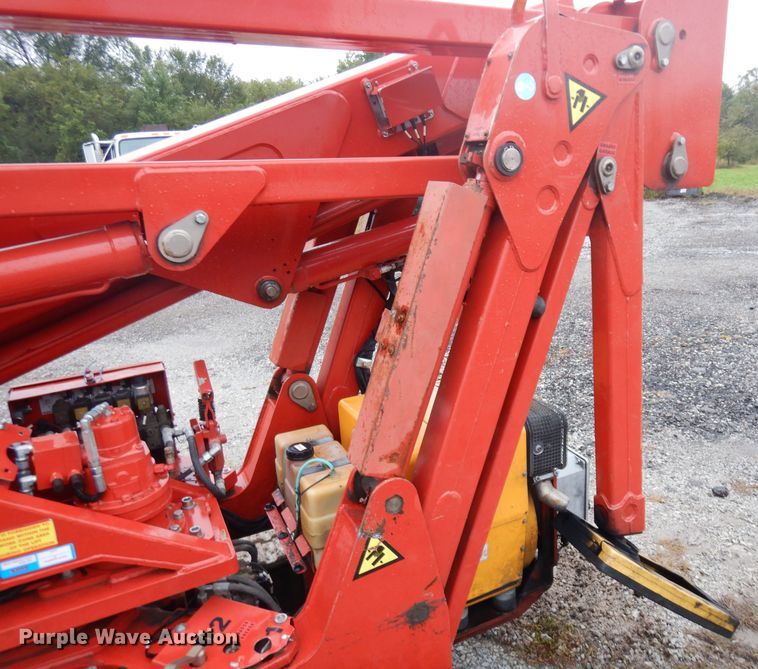 image for item GI9371 2015 CMC S19 boom lift