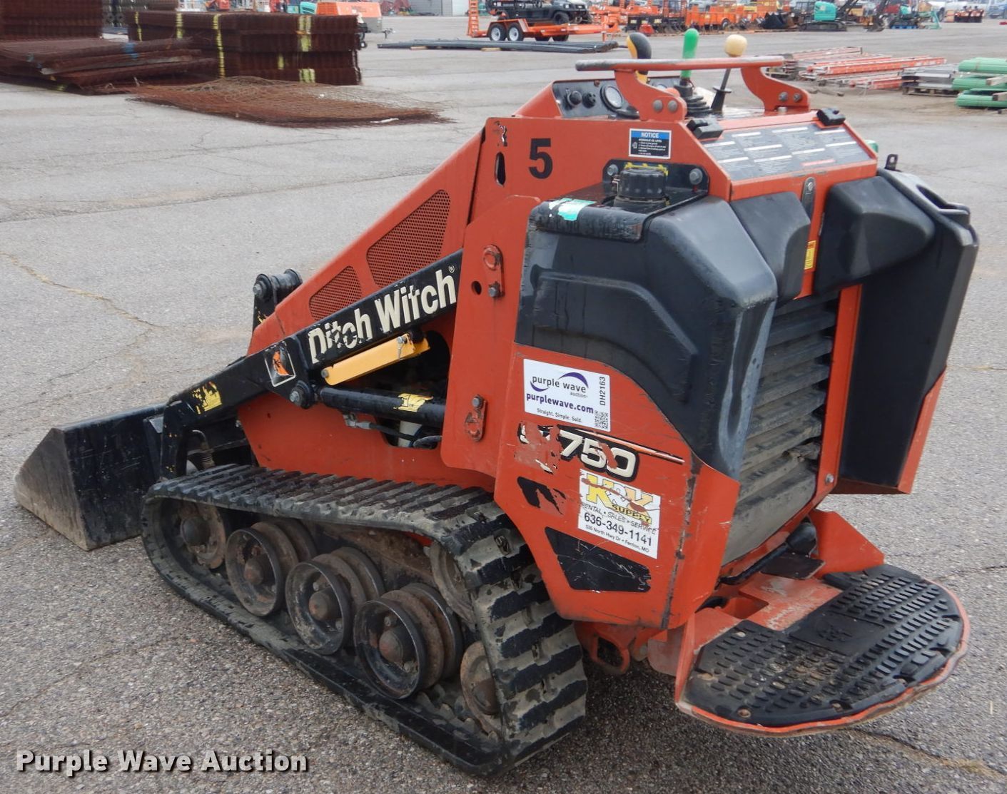 2014 Ditch Witch SK750 compact utility loader in Fenton, MO Item
