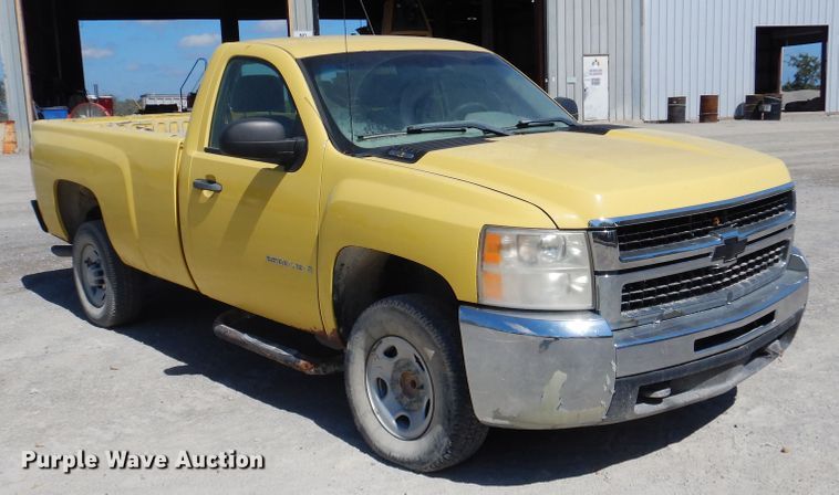 image for item DF2222 2007 Chevrolet Silverado 2500 pickup truck