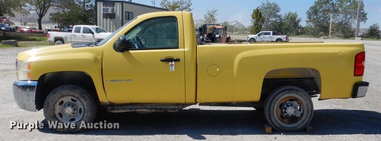image for item DF2222 2007 Chevrolet Silverado 2500 pickup truck