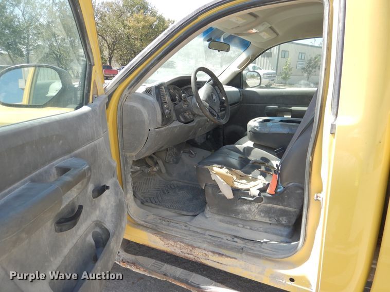 image for item DF2222 2007 Chevrolet Silverado 2500 pickup truck