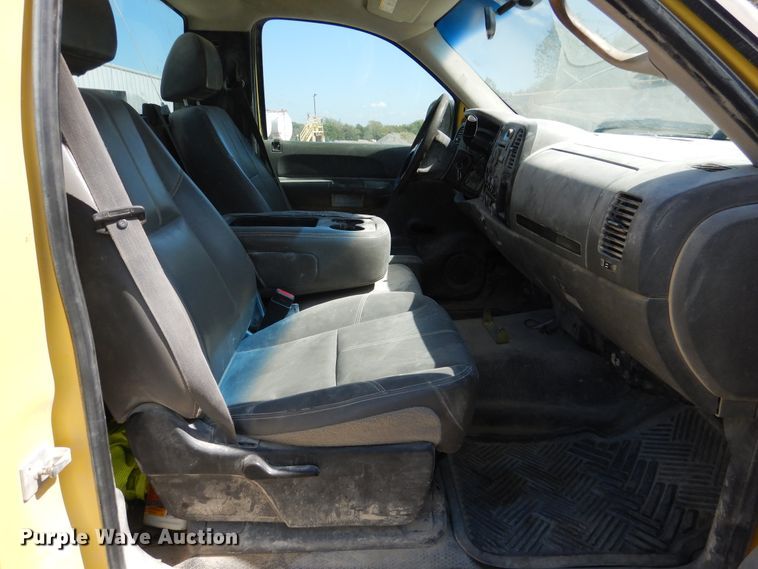 image for item DF2222 2007 Chevrolet Silverado 2500 pickup truck