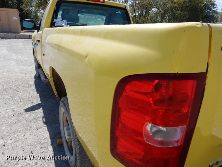 image for item DF2222 2007 Chevrolet Silverado 2500 pickup truck