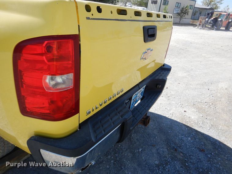 image for item DF2222 2007 Chevrolet Silverado 2500 pickup truck