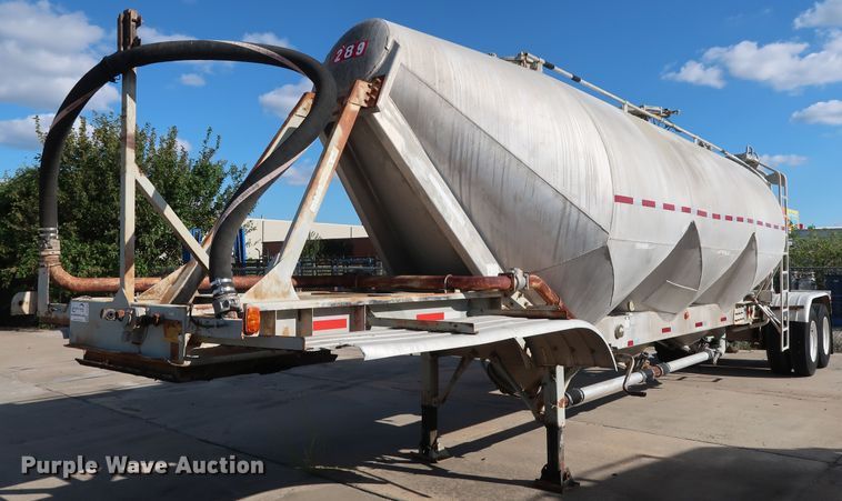 image for item DG7001 1985 Fruehauf HAB-F2-J1000 pneumatic dry bulk trailer