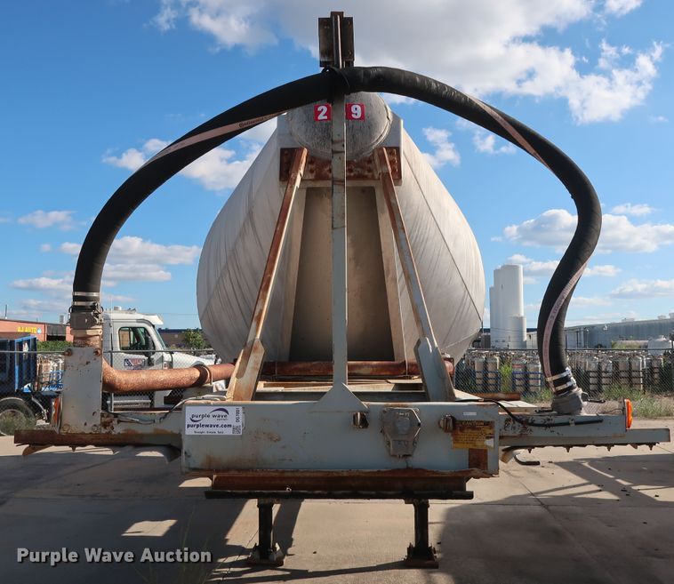 image for item DG7001 1985 Fruehauf HAB-F2-J1000 pneumatic dry bulk trailer