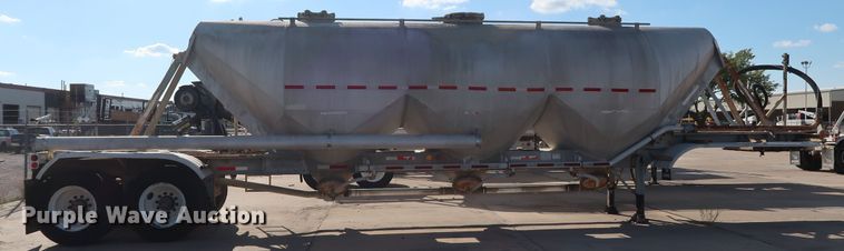 image for item DG7001 1985 Fruehauf HAB-F2-J1000 pneumatic dry bulk trailer