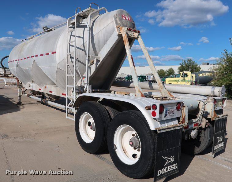 image for item DG7001 1985 Fruehauf HAB-F2-J1000 pneumatic dry bulk trailer