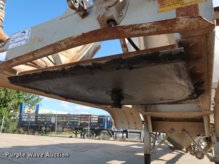 image for item DG7001 1985 Fruehauf HAB-F2-J1000 pneumatic dry bulk trailer