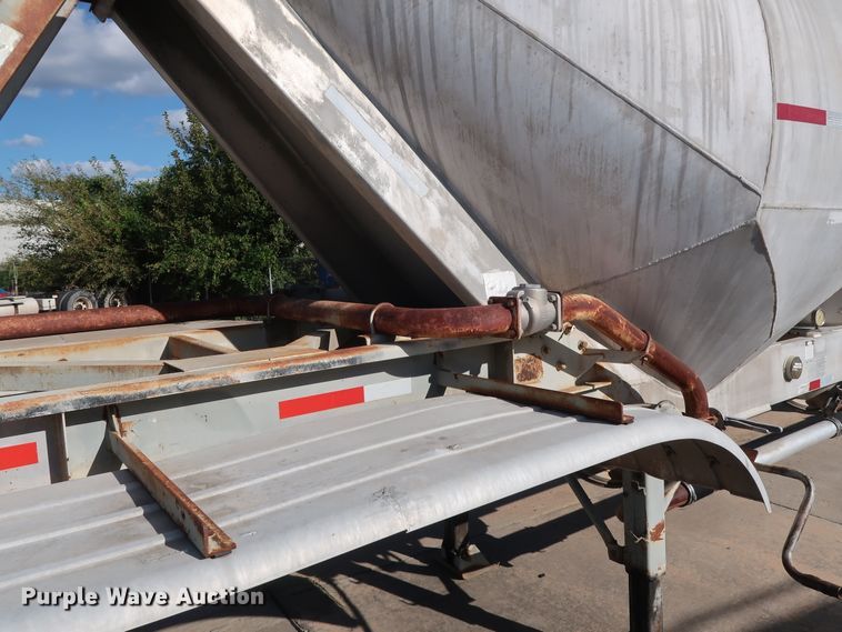 image for item DG7001 1985 Fruehauf HAB-F2-J1000 pneumatic dry bulk trailer