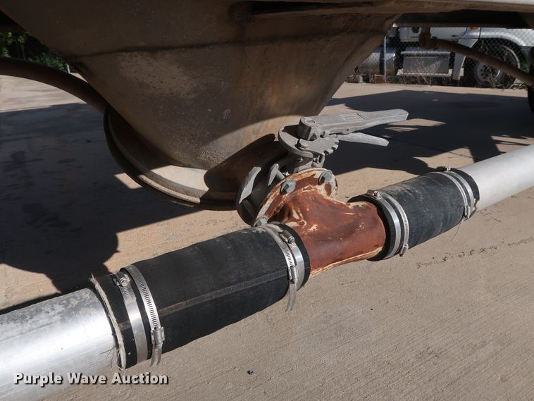 image for item DG7001 1985 Fruehauf HAB-F2-J1000 pneumatic dry bulk trailer