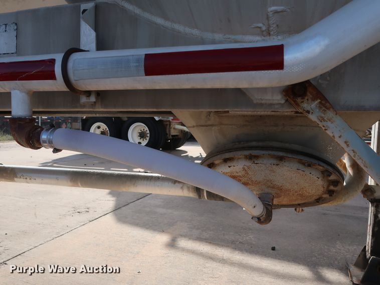 image for item DG7001 1985 Fruehauf HAB-F2-J1000 pneumatic dry bulk trailer