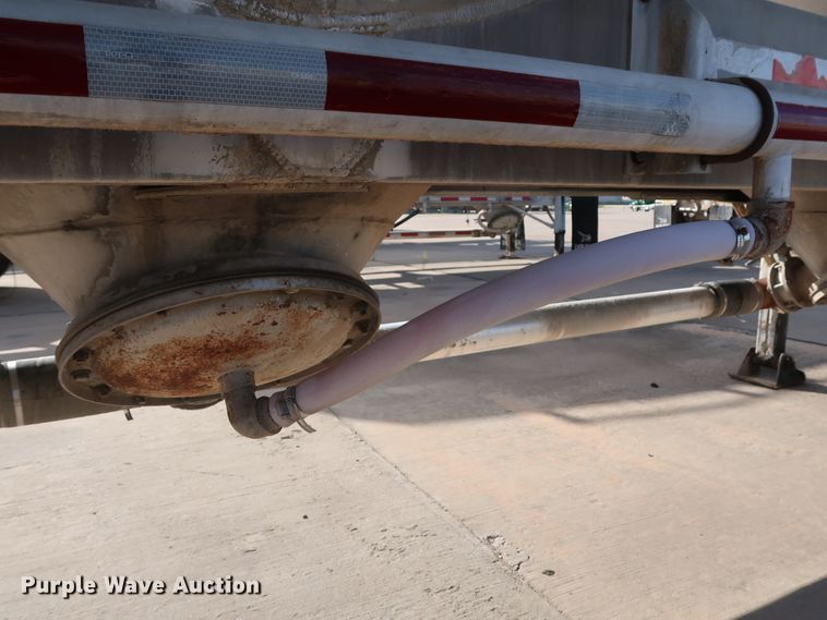 image for item DG7001 1985 Fruehauf HAB-F2-J1000 pneumatic dry bulk trailer