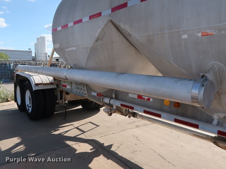 image for item DG7001 1985 Fruehauf HAB-F2-J1000 pneumatic dry bulk trailer