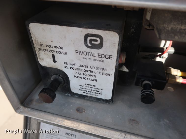 image for item DG7001 1985 Fruehauf HAB-F2-J1000 pneumatic dry bulk trailer