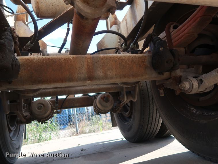 image for item DG7001 1985 Fruehauf HAB-F2-J1000 pneumatic dry bulk trailer