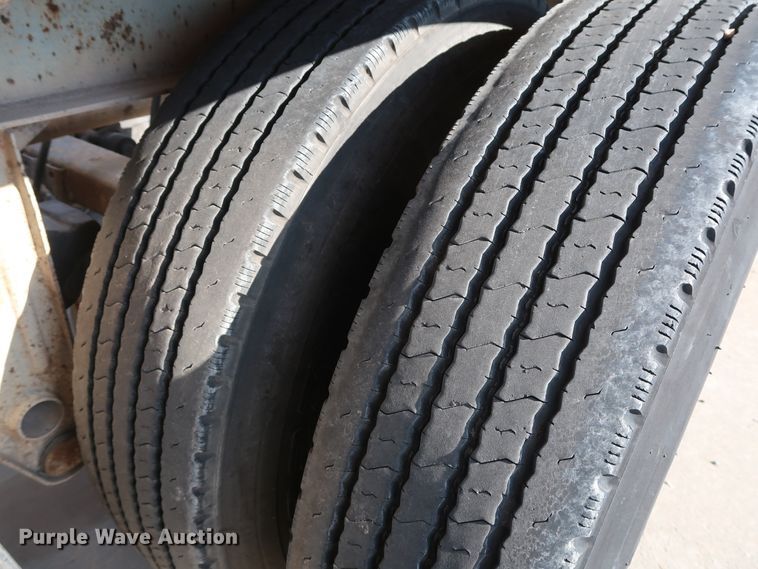 image for item DG7001 1985 Fruehauf HAB-F2-J1000 pneumatic dry bulk trailer