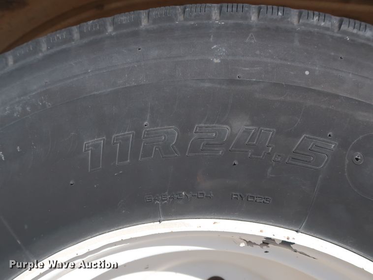 image for item DG7001 1985 Fruehauf HAB-F2-J1000 pneumatic dry bulk trailer