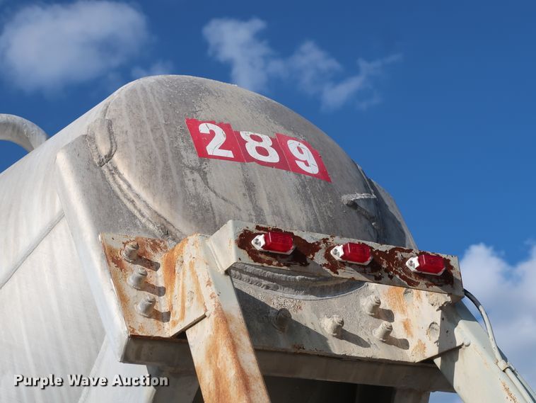 image for item DG7001 1985 Fruehauf HAB-F2-J1000 pneumatic dry bulk trailer