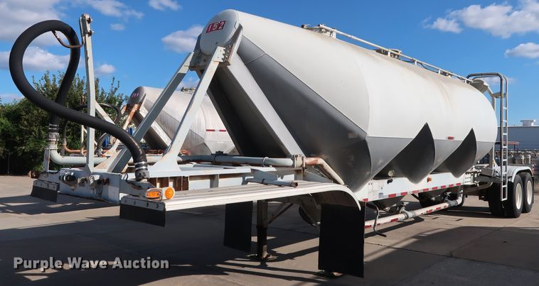 image for item DG7002 1991 Fruehauf HAB-F2-J1000 pneumatic dry bulk trailer