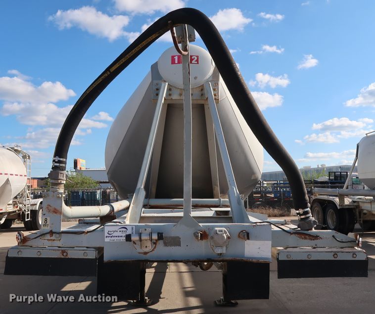 image for item DG7002 1991 Fruehauf HAB-F2-J1000 pneumatic dry bulk trailer