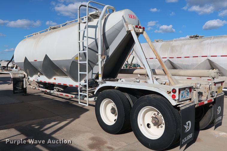 image for item DG7002 1991 Fruehauf HAB-F2-J1000 pneumatic dry bulk trailer