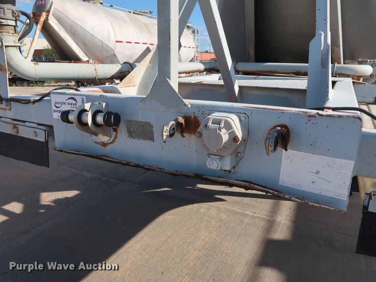 image for item DG7002 1991 Fruehauf HAB-F2-J1000 pneumatic dry bulk trailer