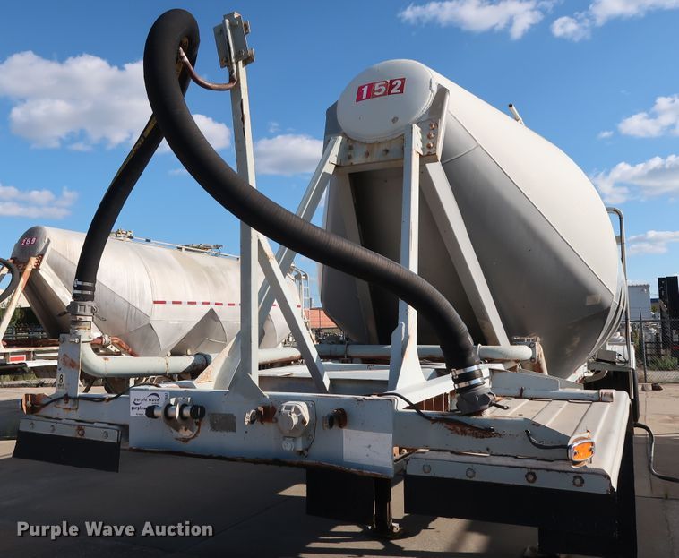 image for item DG7002 1991 Fruehauf HAB-F2-J1000 pneumatic dry bulk trailer