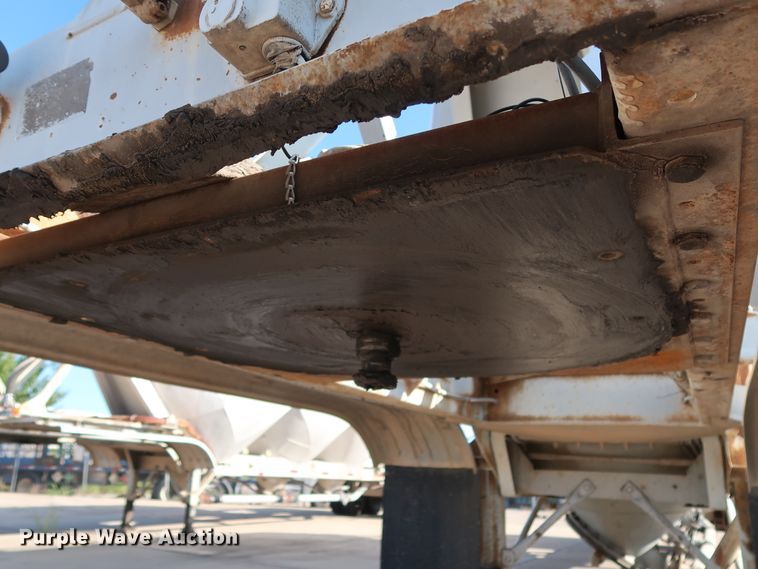 image for item DG7002 1991 Fruehauf HAB-F2-J1000 pneumatic dry bulk trailer