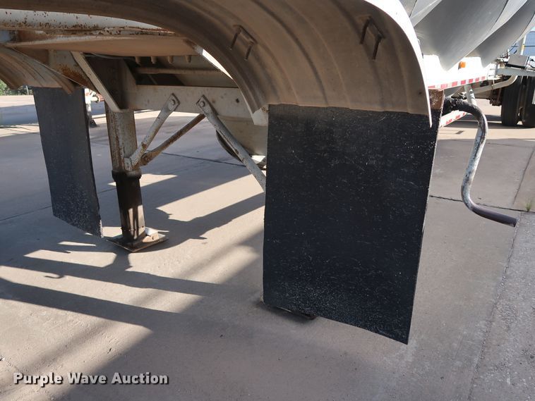 image for item DG7002 1991 Fruehauf HAB-F2-J1000 pneumatic dry bulk trailer