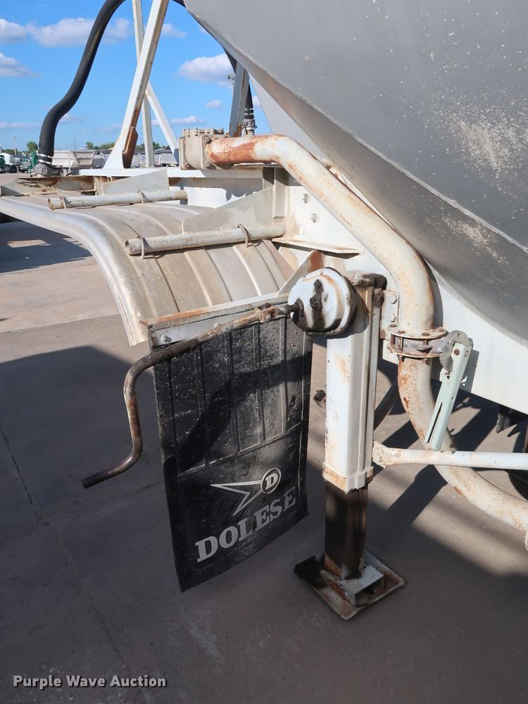 image for item DG7002 1991 Fruehauf HAB-F2-J1000 pneumatic dry bulk trailer