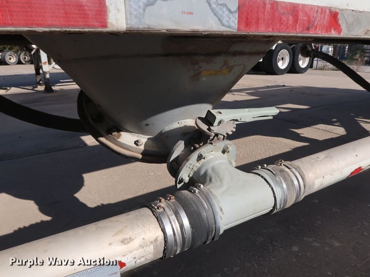 image for item DG7002 1991 Fruehauf HAB-F2-J1000 pneumatic dry bulk trailer