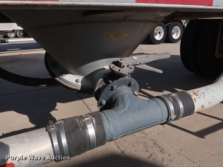 image for item DG7002 1991 Fruehauf HAB-F2-J1000 pneumatic dry bulk trailer