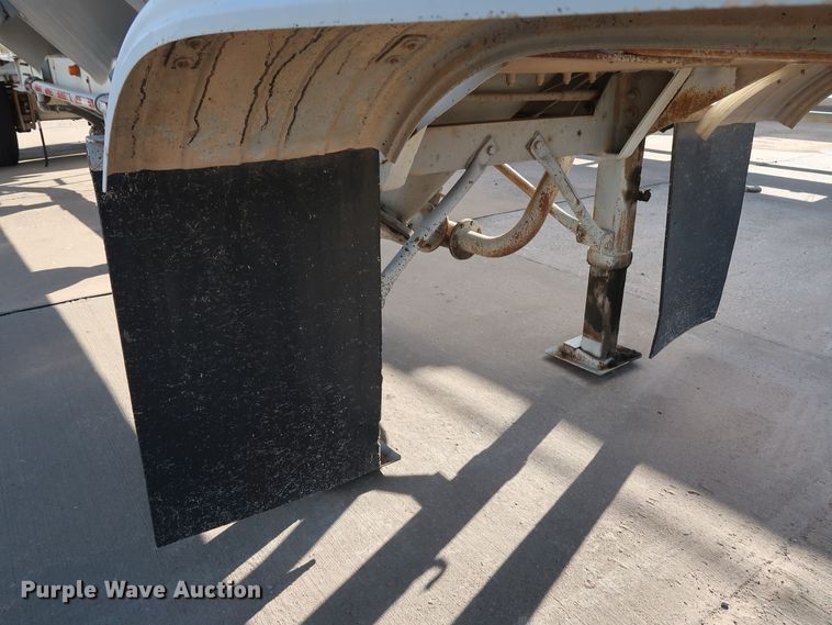 image for item DG7002 1991 Fruehauf HAB-F2-J1000 pneumatic dry bulk trailer