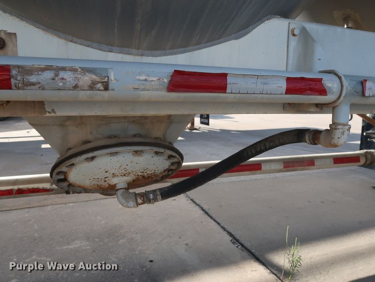 image for item DG7002 1991 Fruehauf HAB-F2-J1000 pneumatic dry bulk trailer