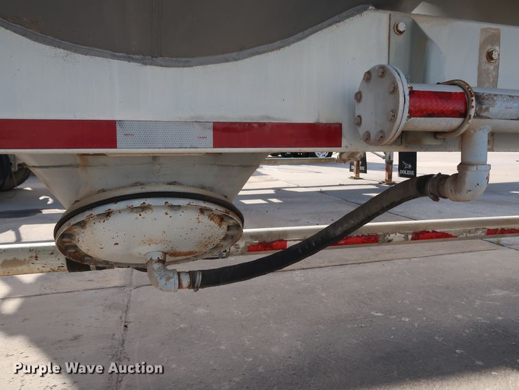 image for item DG7002 1991 Fruehauf HAB-F2-J1000 pneumatic dry bulk trailer