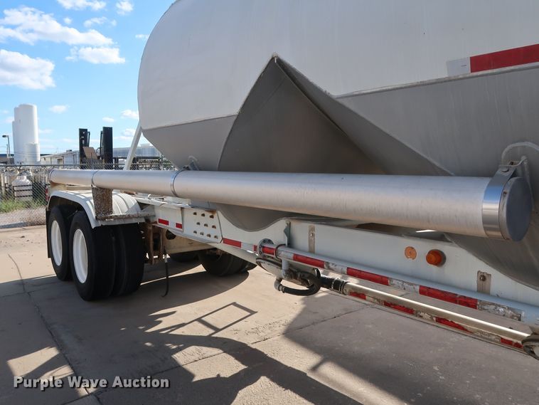 image for item DG7002 1991 Fruehauf HAB-F2-J1000 pneumatic dry bulk trailer